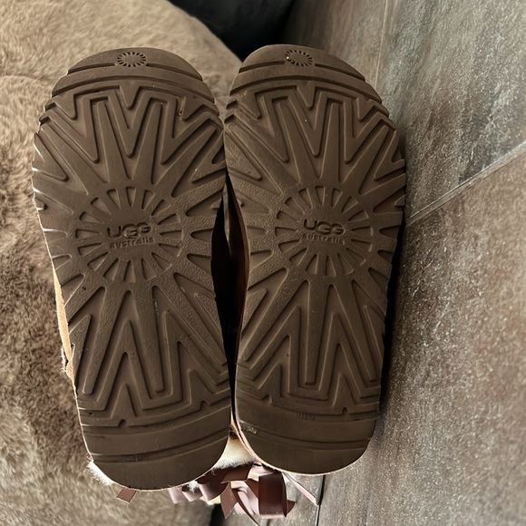 UGGS Tall brown with Bailey Bow 111 - Picture 4 of 6